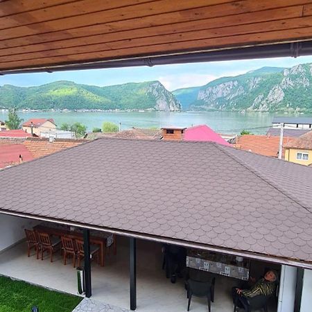 Vila Alexandra Si Adan Dubová Exteriér fotografie