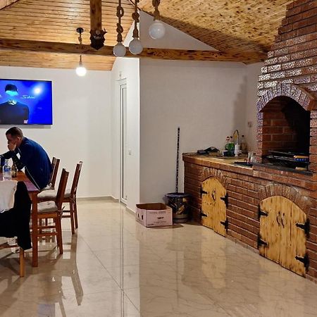 Vila Alexandra Si Adan Dubová Exteriér fotografie