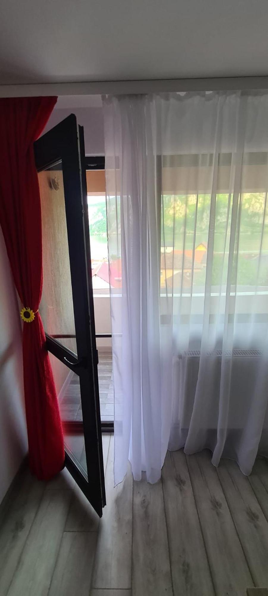 Vila Alexandra Si Adan Dubová Exteriér fotografie
