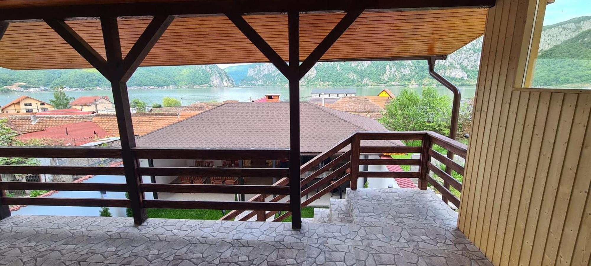 Vila Alexandra Si Adan Dubová Exteriér fotografie